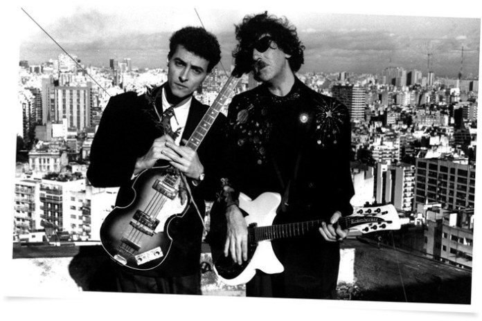 Charly García junto Pedro Aznar, con quien grabó "Vampiro", que finalmente se publicó en 1991. 