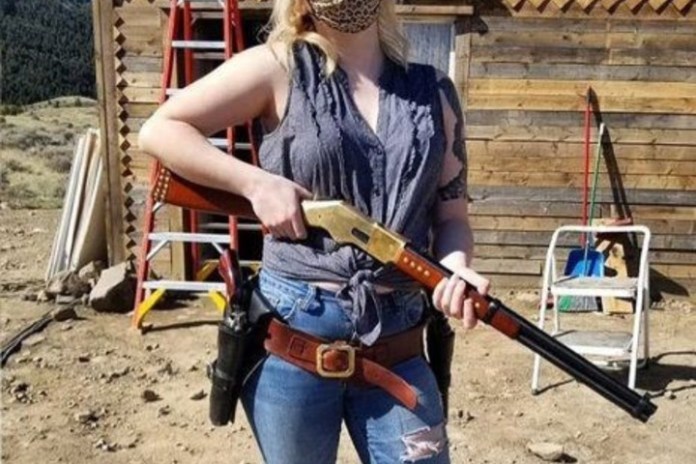 Hannah Gutiérrez Reed fue quien cargó el arma que usaría Alec Baldwin.