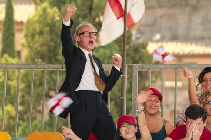 Técnico de traje y corbata. Mal (Bill Nighy) no tiene mucho desarrollo desdeque empieza hasta que termina el filme.