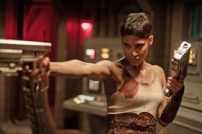 Sofia Boutella, vista en "Kingsman: Servicio secreto" y en "La Momia" con Tom Cruise, es Kora, líder de los rebeldes. Fotos Netflix