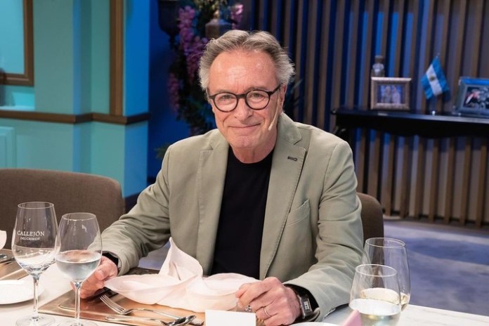 Oscar Martínez habló de todo en lo de Mirtha, especialmente de su flamante serie, "Bellas artes" (Star+), en la que se luce.