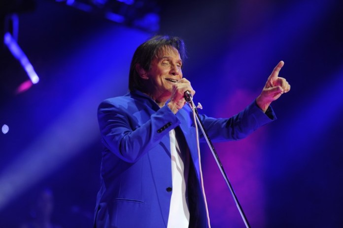 Carisma. Roberto Carlos, en una de sus últimas actuaciones en el Teatro Gran Rex, de la ciudad de Buenos Aires. Foto: Martín Bonetto 