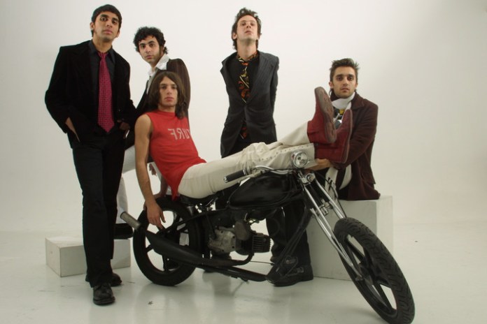 El elegante look brit-pop de Turf en sus comienzos. Foto: Martin Bonetto