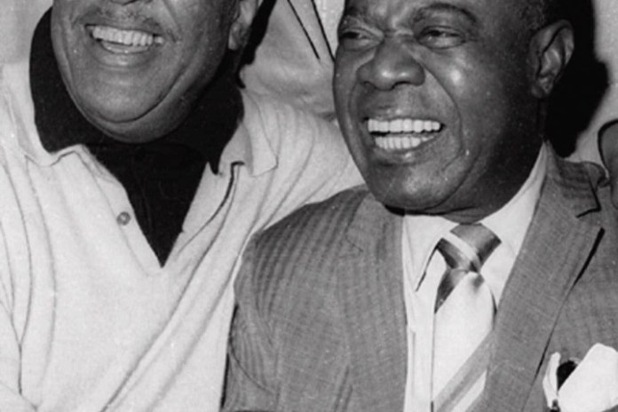Dos potencias. Duke Ellington y el trompetista y cantante Louis Armstrong. Juntos grabaron un álbum en 1961. Foto: AP