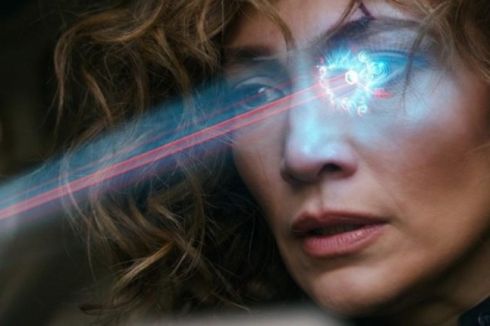 Atlas fue criada por su madre junto a un robot, que es el que años después se rebela. Fotos Netflix