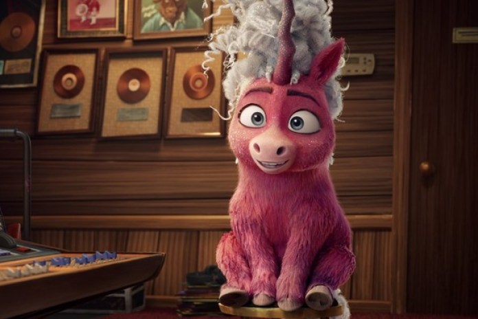 Telma, la pony con brillantina y una zanahoria en la frente. Fotos Netflix