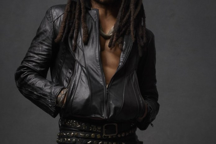 Lenny Kravitz lanzó dos singles y ahora sacará su nuevo álbum completo, dos días antes de cumplir 60 años de edad. Foto de prensa