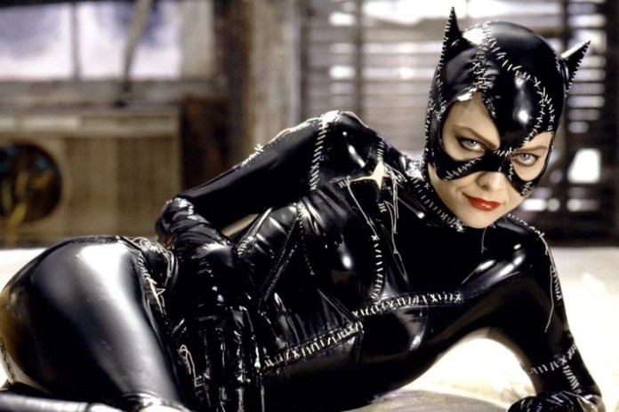 Como Gatúbela. Una sensual Pfeiffer en "Batman vuelve". 