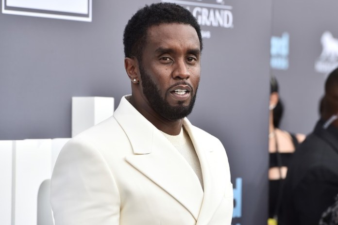 Sean "Diddy" Combs en la alfombra roja de los premios Billboard Music Awards 2022. Foto: AP