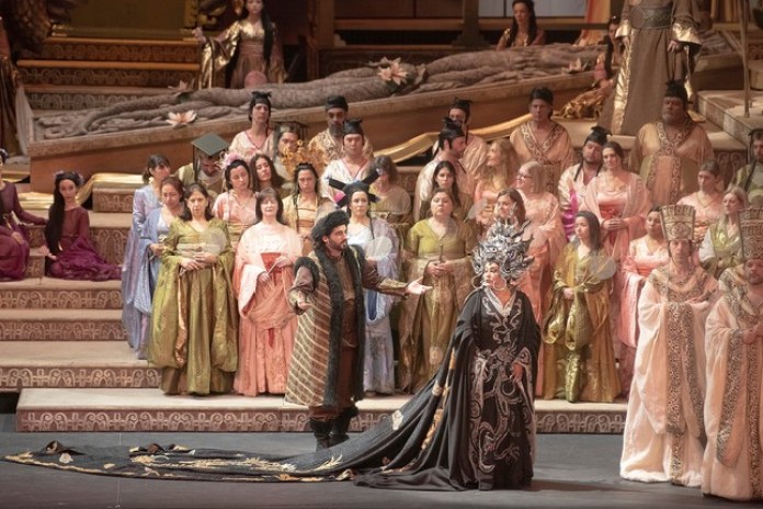 El Colón decidió sumarse a los homenajes por los 100 años de Puccini con una puesta de "Turandot". Foto de prensa gentileza Arnaldo Colombaroli