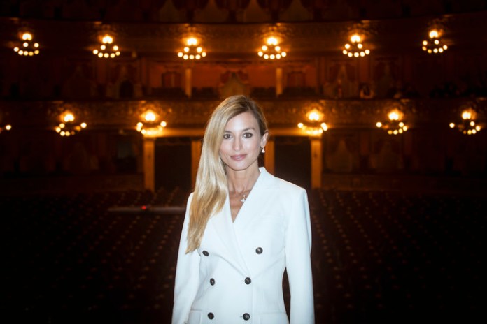 Beatrice Venezi dice que en "Turandot" hay algo cíclico, "como si Puccini supiera que era su última ópera". Foto: Mariana Nedelcu