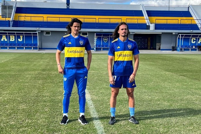 Edinson Cavani y Christian Sancho en el comercial de DirecTV