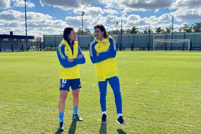 Christian Sancho y Edinson Cavani filmando en el predio de Boca.