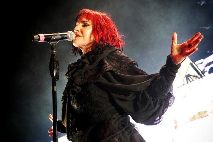 Fabiana Cantilo en el Luna Park. Foto: Martin Bonetto.