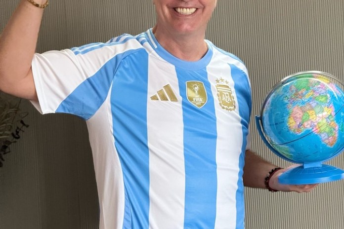 Marley se calzará la camiseta de hincha para conducir "Por el mundo en la Copa".