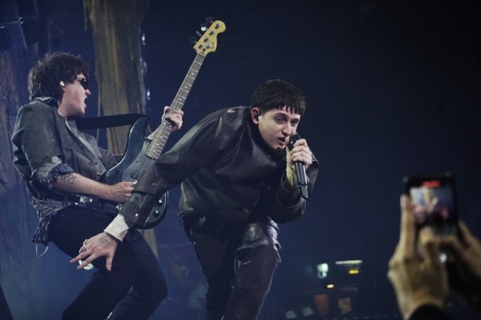 Dillom en el Luna Park, con una banda poderosa. Foto Emmanuel Fernández 