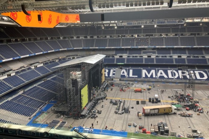 Una vista del estadio Bernabéu el día jueves, cuando aúns e trabajaba en el armado del escenario.