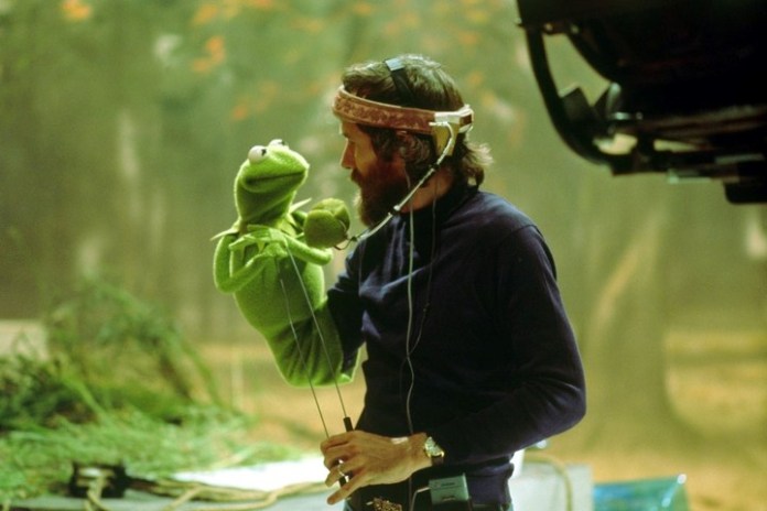Jim Henson, el creador de "Los Muppets", en cine dirigió joyas como "El cristal encantado" y "Laberinto". Falleció prematuramente a los 53 años en 1990. Fotos Disney+ 