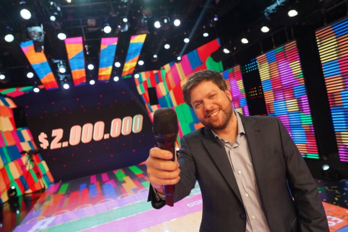 Guido Kaczka, conductor de "Los 8 escalones" asegura que la gente disfruta jugar, más allá de los premios.