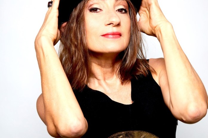 Hilda Lizarazu hizo un alto en su discografía de temas propios y se animó a un álbum entero dedicado a Charly. Foto de prensa