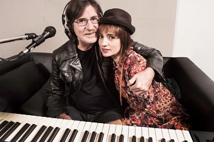 Charly García e Hilda Lizarazu, en una antigua foto, que formó parte de la muestra "Los ángeles de Charly".
