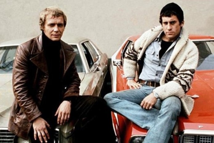 Starsky y Hutch, con el Ford Gran Torino que era casi un tercer protagonista de la serie.
