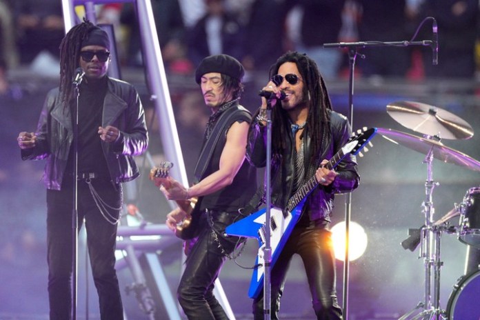 Lenny Kravitz, rockeando en la final de la Champions League, el 1 de junio de 2024. Foto: AP Photo/Dave Shopland