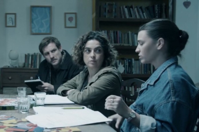 Miniserie argentina, con algo de historia nacional, protagonizada por Juan Gil Navarro y Paola Barrientos.