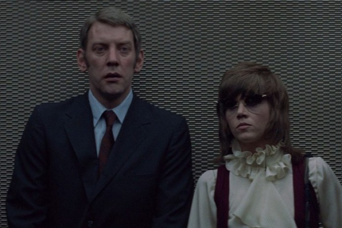 Donald Sutherland y Jane Fonda en "El pasado me condena".