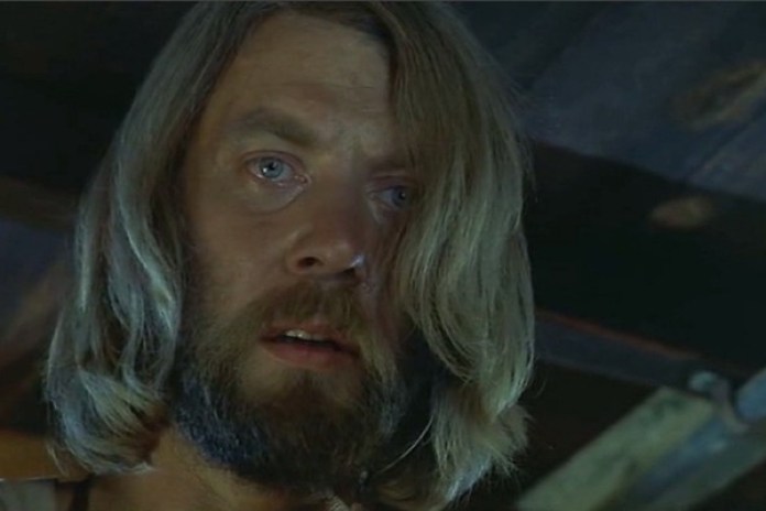Donald Sutherland hizo de Jesucristo en "Johnny cogió su fusil", una sátira antibélica con guion de Luis Buñuel.