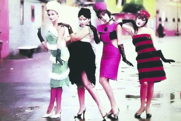 Viuda e hijas de Roque Enroll: las chicas tocaban y cantaban en serio y dicen que se sentían respetadas por el mundo del rock.