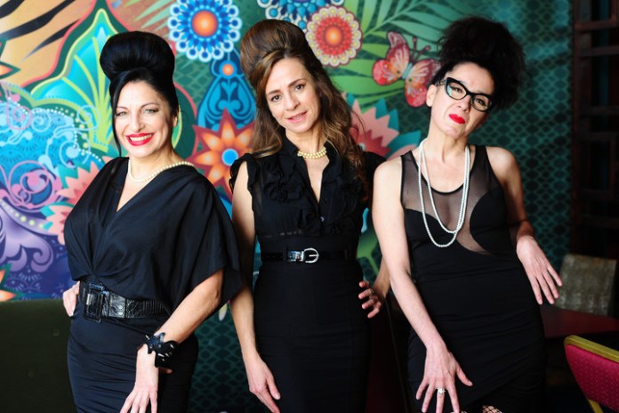 Mavi Díaz, Claudia Ruffinatti y Claudia Sinesi, en 2022, cuando se juntaron para un showespecial. Foto: Juan Manuel Foglia