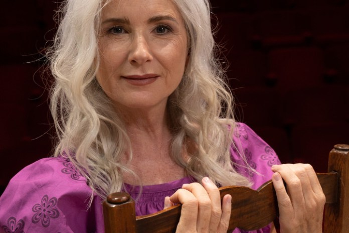 Cecilia Dopazo fue protagonista de "Los 90 son nuestros", en Mar del Plata. Como la obra llegó un poco después de su estreno en Europa, se le puso un título diez años después. Foto: Fernando de la Orden
20-03-2024 - FTP CLARIN Dopazo 10.JPG Z DelaOrden