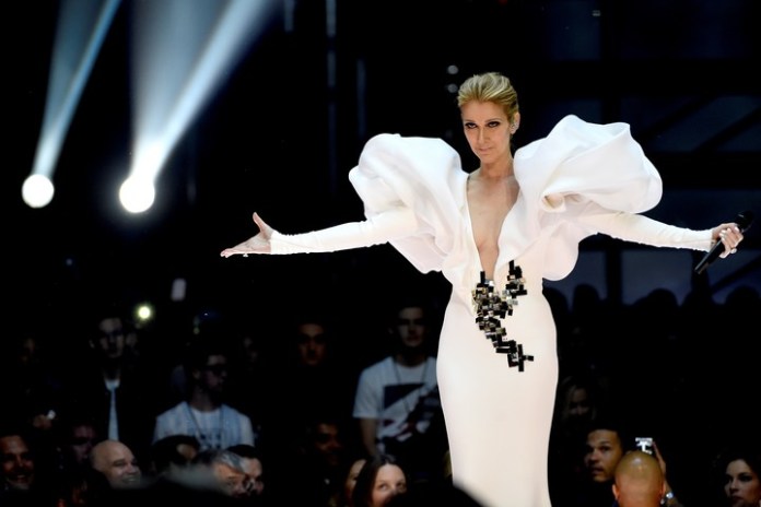Céline Dion canta "My Heart will Go On" en los premios Billboard Music Awards en 2017, en Las Vegas. Foto: AP
