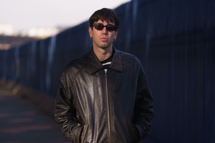 Mateo Sujatovich lanzó el primer disco de Conociendo Rusia en 2018 y ahora acaba de aparecer el cuarto, "Jet Love". Foto Juano Tesone