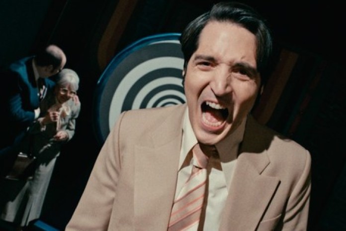 David Dastmalchian se fue a protagonizar el filme en Australia, como si sucediera en los Estados Unidos. Fotos Diamond Films