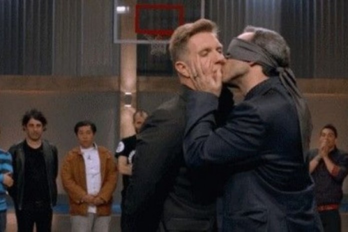 Alejandro Fantino es una escena de "Escuela para maridos", donde compartió conducción con Alessandra Rampolla.