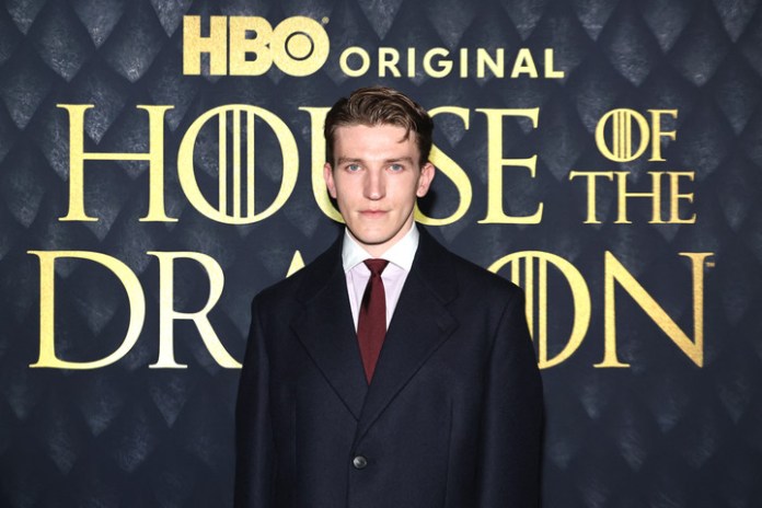 Ewan Mitchell en la premiere de HBO de la segunda temporada de "House Of The Dragon". Foto: Jamie McCarthy/Getty Images/AFP