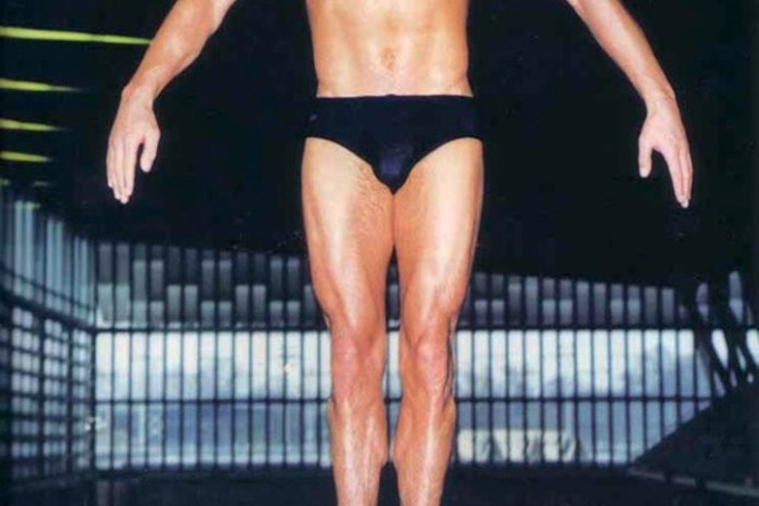 El británico Jason Statham, muy jovencito, participó en los Juegos Olímpicos de Barcelona 1992, en la prueba Salto de trampolín. 