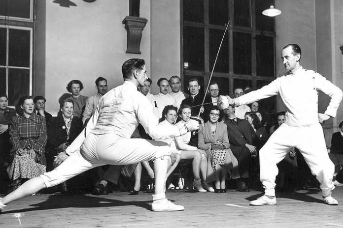 Bob Anderson, uno de los actores que dieron vida a Darth Vader en "Star Wars", fue campeón de esgrima y participó en los Juegos de Helsinki 1952.