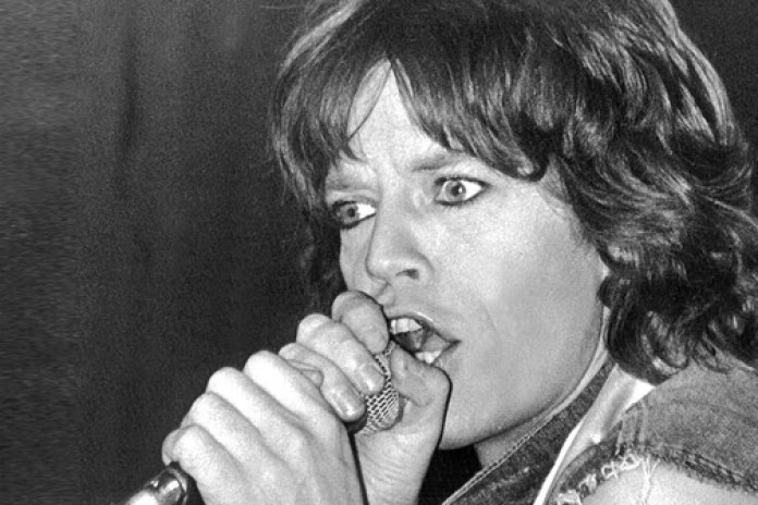 Compenetrado. Mick Jagger y su entrega para cantar rock and roll.