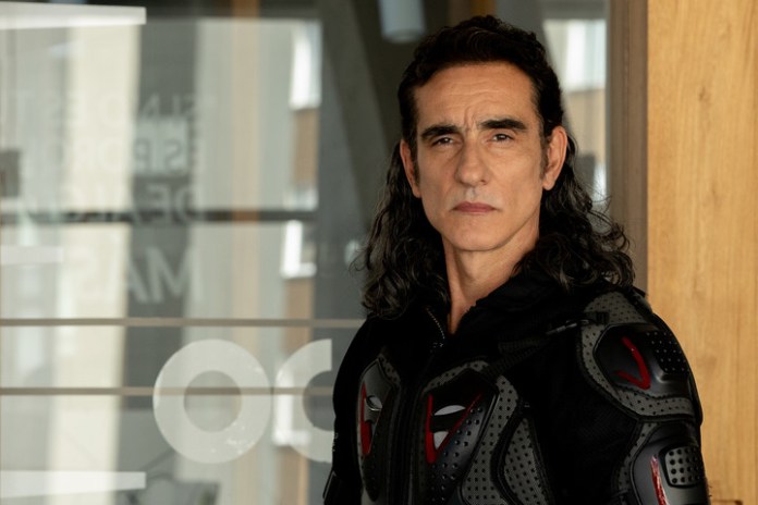 Miguel Varoni. Su mamá era actriz y su padre músico. Eso determinó su vocación. Foto: Disney+ y Caracol TV