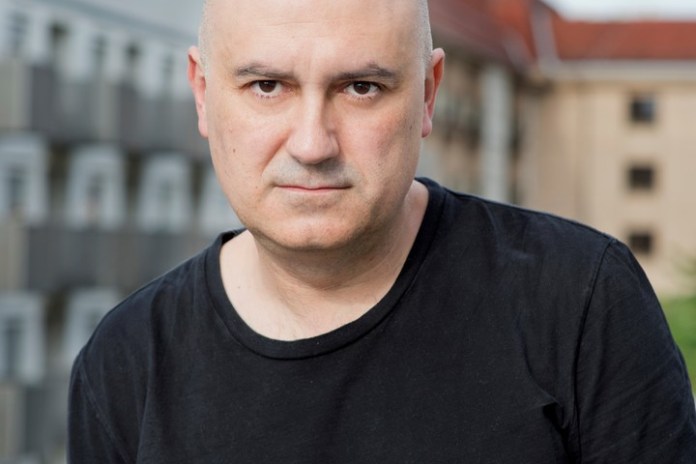 El director español Calixto Bieito, a cargo de la puesta de "Carmen", habla del personaje principal: "Es una persona que quiere vivir la vida sin que le impongan muchas condiciones". Foto: Prensa Teatro Colón/ Monika Rittershaus