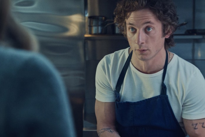 En esta temporada, Carmy (Allen White) quiere ganar una estrella Michelin. Foto Disney+.