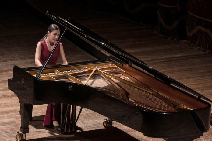 La pianista Alexandra Dovgan debutó el lunes pasado en erl Colón. Foto: gentileza Liliana Morsia/Mozarteum Argentino