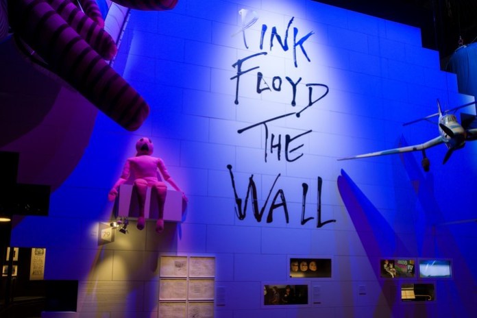 La sala de "The Pink Floyd Exhibition" dedicada al álbum "The wall". Foto de prensa gentileza DGE.