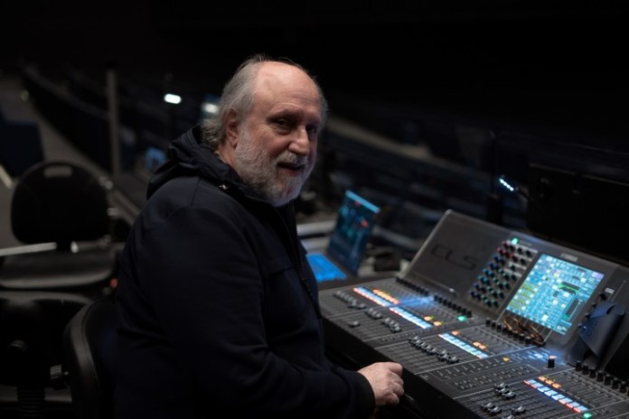 El empresario, representante artístico y productor de espectáculos Daniel Grinbank. Foto gentileza editorial Planeta.