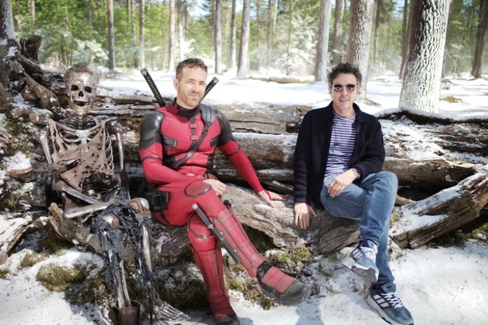 Con Ryan Reynolds y, ejem, Logan.
