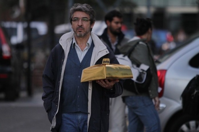 Ricardo Darín en un momento de calma, hasta que descubra que la grúa le llevó el auto.