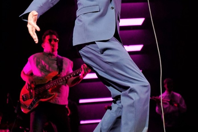 El músico y actor Julián Kartún desplegó todo su histrionismo y humor. Foto: Martín Bonetto.
